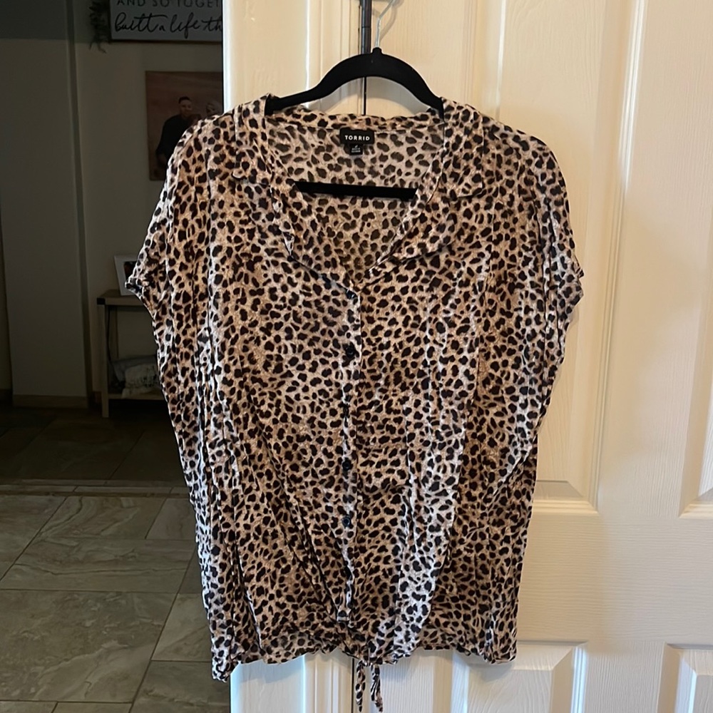 Torrid Leopard Button Up Challis Top, Size 2